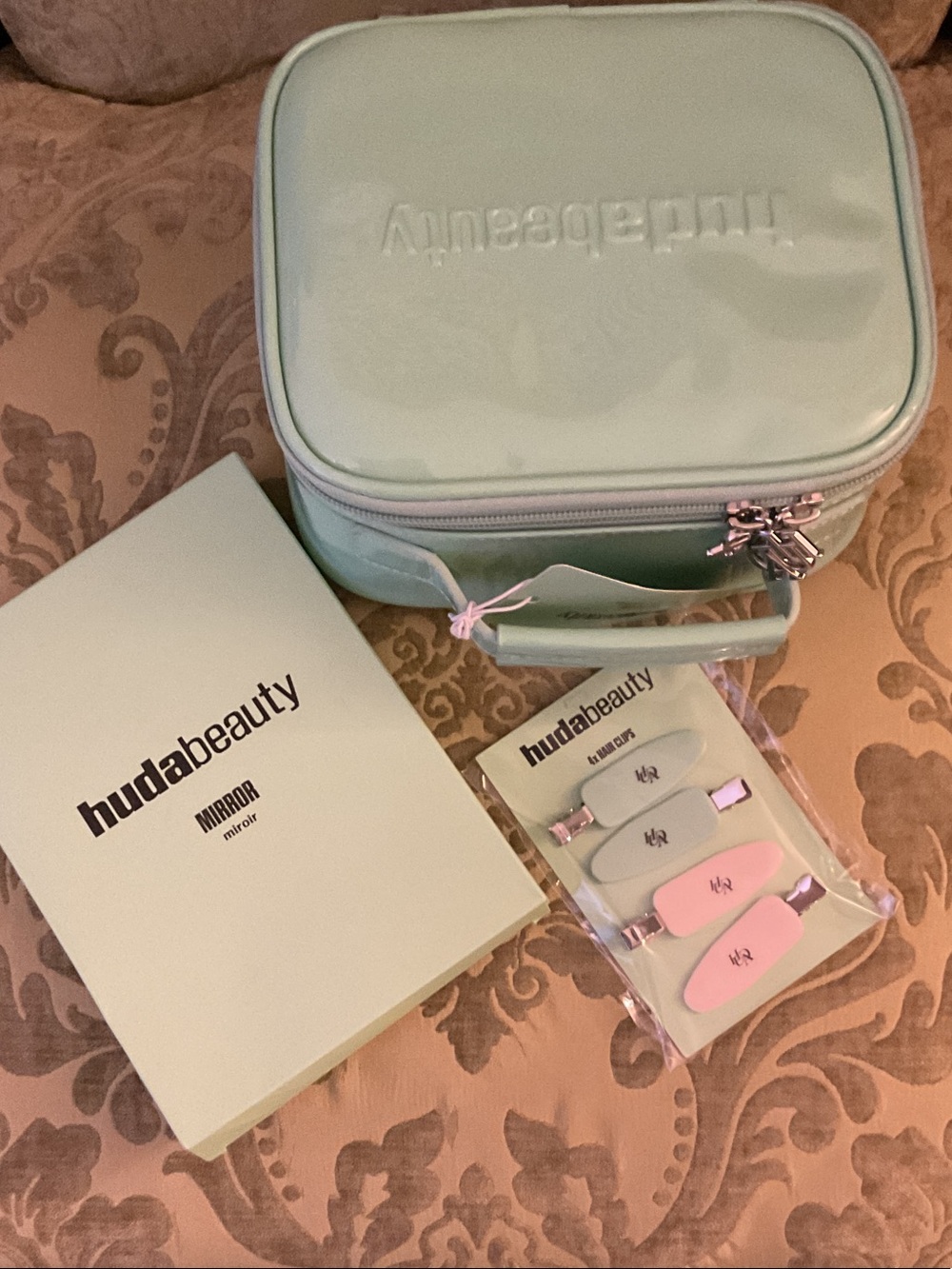 NEW HUDA BEAUTY Mint Organizer Case with Removable Black Dividers, Mirror& Clips